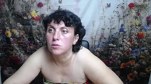 LuciaMii online show from 10-06-25, 04:59