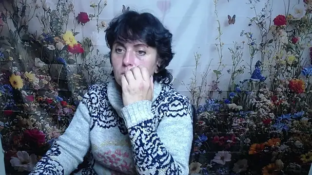 LuciaMii online show from 10-15-25, 05:13