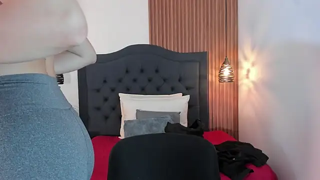 SARA STONE17 online show from 03-05-25, 12:00