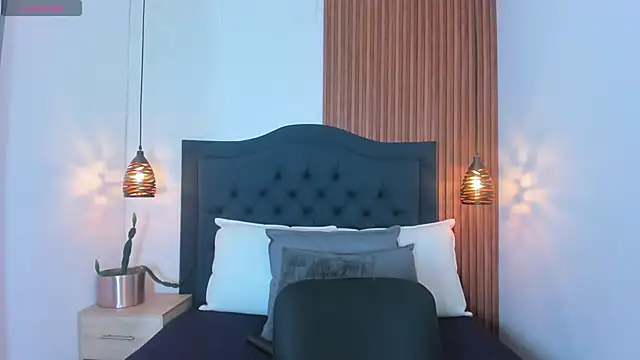 SARA STONE17 online show from 09-10-25, 11:32