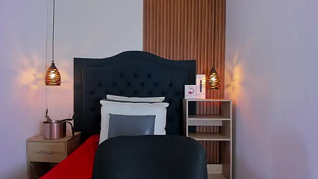 SARA STONE17 online show from 09-29-25, 11:37