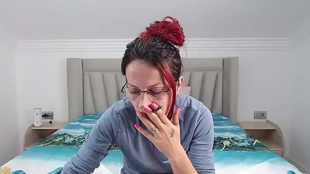 Snapshot of CatWoman0001 chatting on 11-14-25, 11:42 CatWoman0001 online show from 11-14-25, 11:42