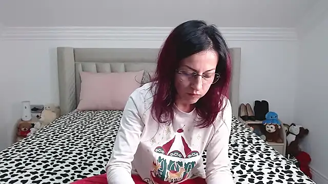 Snapshot of CatWoman0001 chatting on 12-16-25, 08:36 CatWoman0001 online show from 12-16-25, 08:36