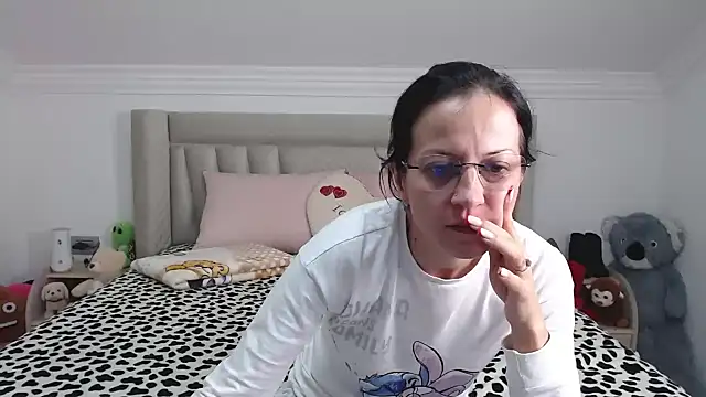 Snapshot of CatWoman0001 chatting on 01-11-26, 04:34 CatWoman0001 online show from 01-11-26, 04:34