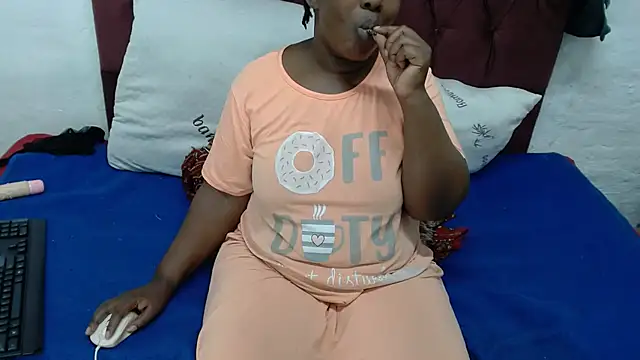 Snapshot of Thickchocolatex2 chatting on 02-22-26, 05:00 Thickchocolatex2 online show from 02-22-26, 05:00