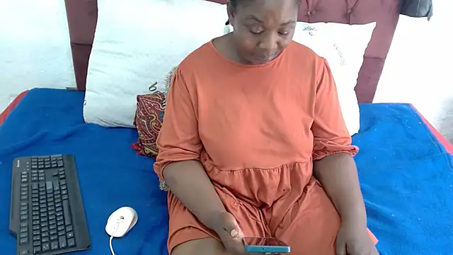 Snapshot of Thickchocolatex2 chatting on 02-27-26, 12:05 Thickchocolatex2 online show from 02-27-26, 12:05