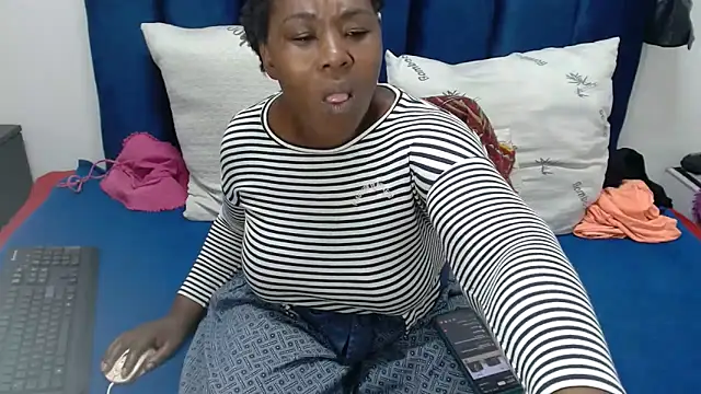 Snapshot of Thickchocolatex2 chatting on 03-11-26, 12:44 Thickchocolatex2 online show from 03-11-26, 12:44