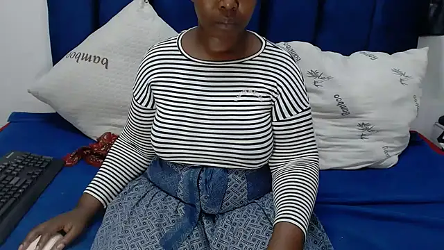 Snapshot of Thickchocolatex2 chatting on 03-22-26, 02:15 Thickchocolatex2 online show from 03-22-26, 02:15