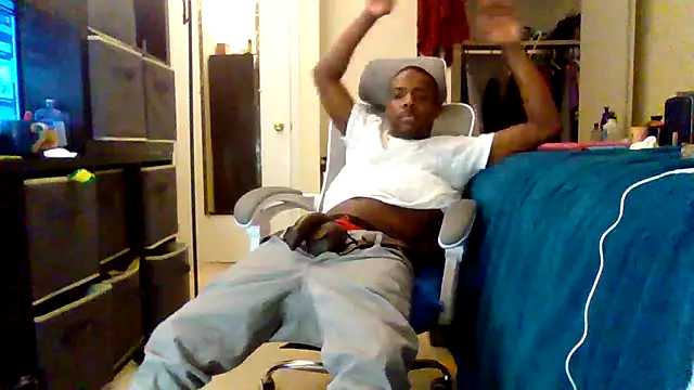 Snapshot of SirSubtrainer chatting on 02-11-25, 04:01 SirSubtrainer online show from 02-11-25, 04:01