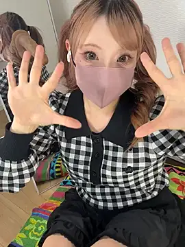 Snapshot of alice__1111 chatting on 10-29-25, 10:17 alice 1111 online show from 10-29-25, 10:17