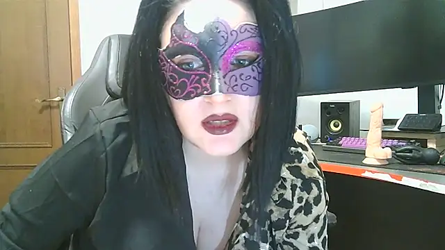 LaDamaNeraa online show from 10-10-25, 01:10