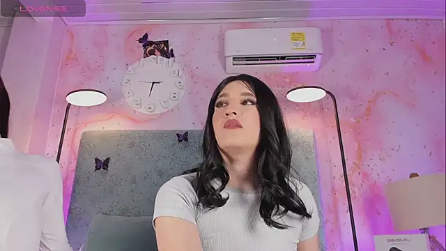Snapshot of JESSI_NAOMI chatting on 04-11-26, 04:06 JESSI NAOMI online show from 04-11-26, 04:06