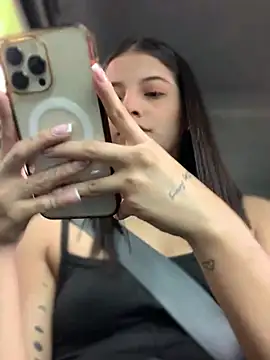 Snapshot of Arilw chatting on 03-10-25, 01:21 Arilw online show from 03-10-25, 01:21