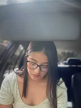 Snapshot of Arilw chatting on 03-18-25, 02:04 Arilw online show from 03-18-25, 02:04