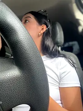 Snapshot of Arilw chatting on 10-11-25, 01:31 Arilw online show from 10-11-25, 01:31