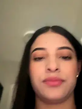 Snapshot of Arilw chatting on 10-23-25, 02:05 Arilw online show from 10-23-25, 02:05