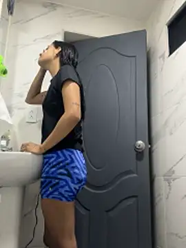 Snapshot of Arilw chatting on 10-25-25, 01:07 Arilw online show from 10-25-25, 01:07