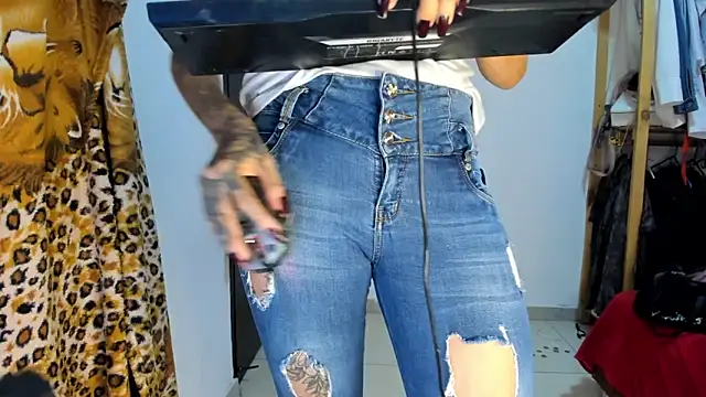 Snapshot of Charllote23 chatting on 03-18-25, 06:36 Charllote23 online show from 03-18-25, 06:36