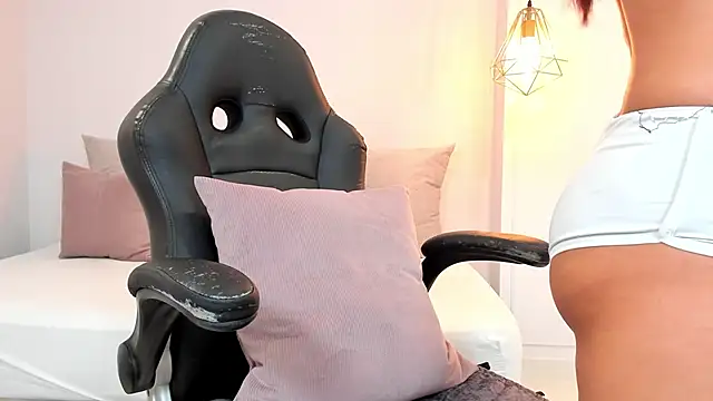 Snapshot of anny_tayloor chatting on 12-11-24, 05:15 anny tayloor online show from 12-11-24, 05:15