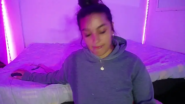 Laurenkenner  online show from 03-18-25, 12:05