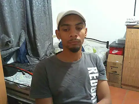 Snapshot of 29YOURZ_28_ chatting on 09-25-25, 05:11 29YOURZ 28 online show from 09-25-25, 05:11