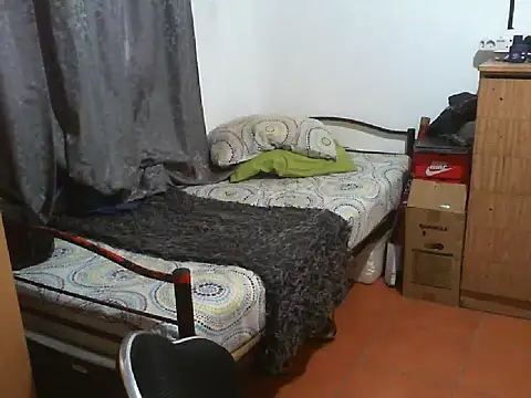 Snapshot of 29YOURZ_28_ chatting on 10-01-25, 08:53 29YOURZ 28 online show from 10-01-25, 08:53