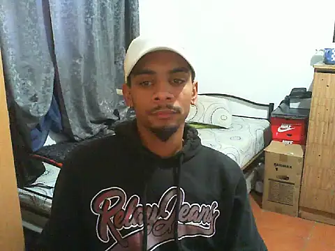 Snapshot of 29YOURZ_28_ chatting on 10-08-25, 10:35 29YOURZ 28 online show from 10-08-25, 10:35