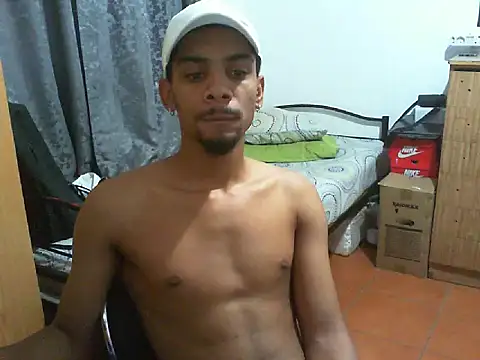 Snapshot of 29YOURZ_28_ chatting on 10-13-25, 03:56 29YOURZ 28 online show from 10-13-25, 03:56