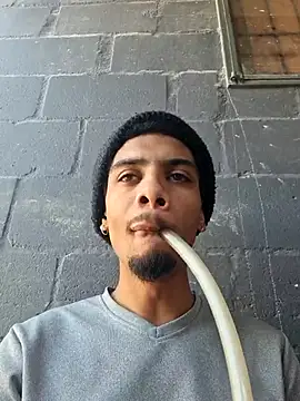 Snapshot of 29YOURZ_28_ chatting on 10-21-25, 10:27 29YOURZ 28 online show from 10-21-25, 10:27