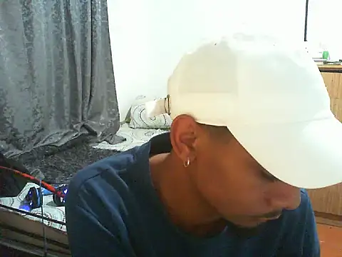 Snapshot of 29YOURZ_28_ chatting on 11-04-25, 07:13 29YOURZ 28 online show from 11-04-25, 07:13