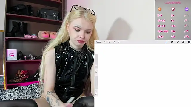 Snapshot of MisssLola chatting on 02-27-25, 02:21 MisssLola online show from 02-27-25, 02:21