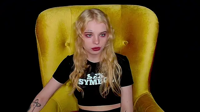 Snapshot of MisssLola chatting on 09-15-25, 02:28 MisssLola online show from 09-15-25, 02:28