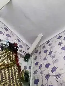 Snapshot of SweetLeila40 chatting on 12-24-24, 12:00 SweetLeila40 online show from 12-24-24, 12:00