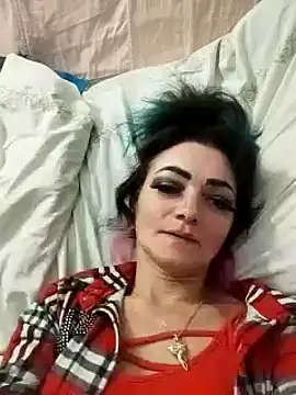 Snapshot of SweetLeila40 chatting on 01-07-25, 01:17 SweetLeila40 online show from 01-07-25, 01:17