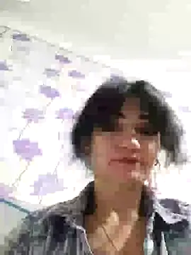 Snapshot of SweetLeila40 chatting on 02-12-25, 02:45 SweetLeila40 online show from 02-12-25, 02:45