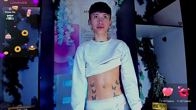 Snapshot of juniior_2311_ chatting on 02-18-25, 01:10 juniior 2311 online show from 02-18-25, 01:10