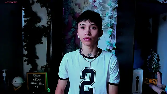 Snapshot of juniior_2311_ chatting on 03-05-25, 12:33 juniior 2311 online show from 03-05-25, 12:33