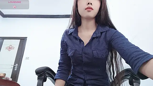 Snapshot of Lvy--v chatting on 12-06-24, 07:23 Lvy--v online show from 12-06-24, 07:23