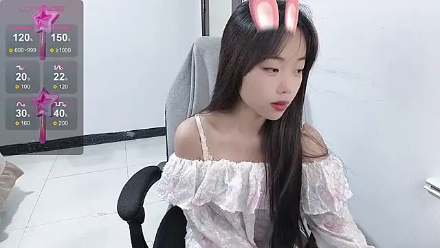 Snapshot of Lvy--v chatting on 12-22-24, 10:36 Lvy--v online show from 12-22-24, 10:36