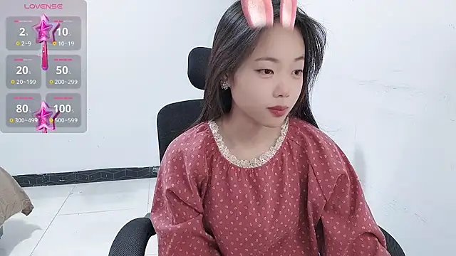 Snapshot of Lvy--v chatting on 01-16-25, 10:02 Lvy--v online show from 01-16-25, 10:02