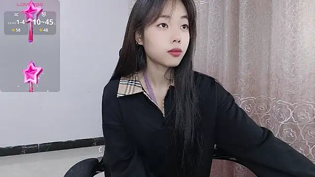 Snapshot of Lvy--v chatting on 01-25-25, 10:28 Lvy--v online show from 01-25-25, 10:28