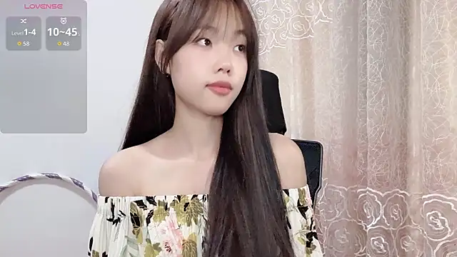 Snapshot of Lvy--v chatting on 10-06-25, 10:51 Lvy--v online show from 10-06-25, 10:51