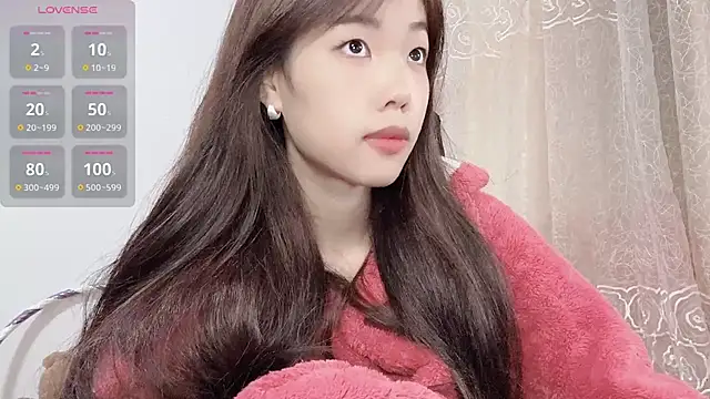 Snapshot of Lvy--v chatting on 10-23-25, 10:41 Lvy--v online show from 10-23-25, 10:41