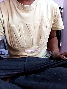 Snapshot of MUMTAJ-1 chatting on 11-16-25, 04:23 MUMTAJ-1 online show from 11-16-25, 04:23