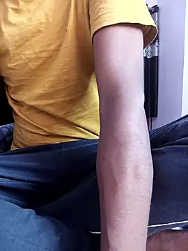 Snapshot of MUMTAJ-1 chatting on 01-13-26, 01:33 MUMTAJ-1 online show from 01-13-26, 01:33