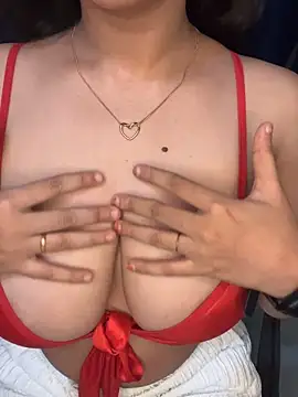 Snapshot of sexysilk1 chatting on 04-15-26, 06:26 sexysilk1 online show from 04-15-26, 06:26