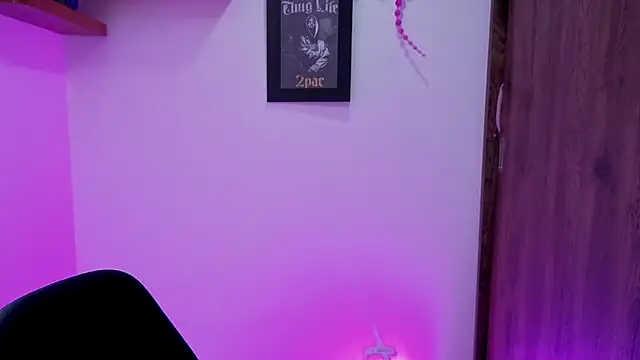 Snapshot of avans_15 chatting on 10-17-25, 08:22 avans 15 online show from 10-17-25, 08:22