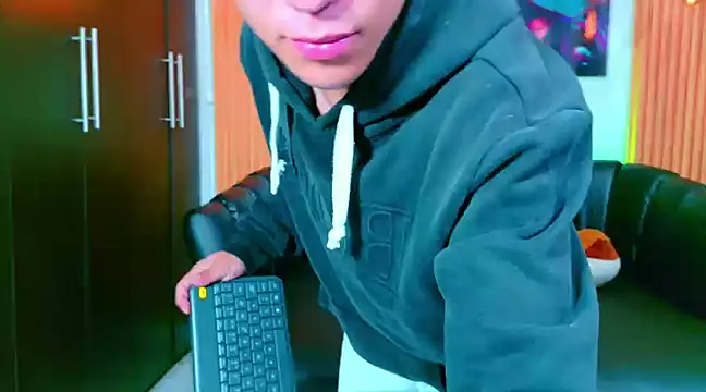 salvadorgomezx online show from 02-06-25, 02:22