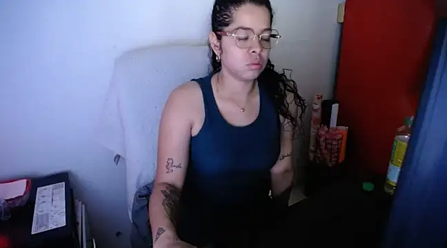 Snapshot of alexa-cooper- chatting on 03-05-25, 03:29 alexa-cooper- online show from 03-05-25, 03:29
