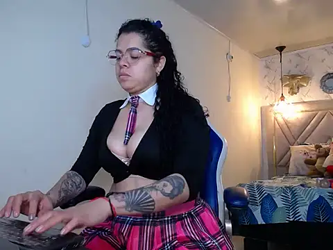 Snapshot of alexa-cooper- chatting on 09-09-25, 03:00 alexa-cooper- online show from 09-09-25, 03:00